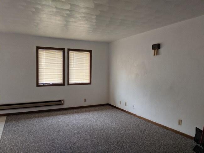 Building Photo - 5167 Cheney Dr