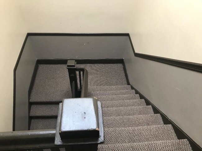 Front_Staires_P2 - 3428 S King Dr