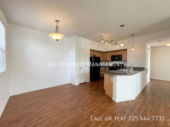 Building Photo - 3 BEDROOM 2 BATH CONDO W/DETACHED GARAGE N...