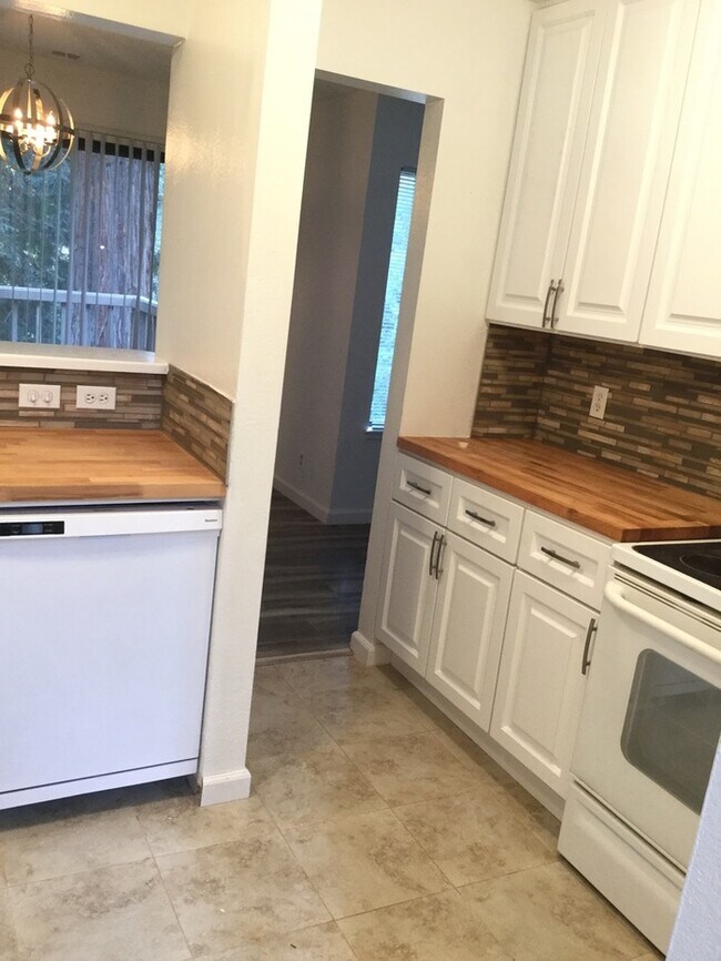 Foto del edificio - 2246 Oak Creek Pl