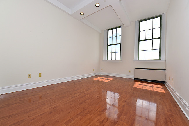 Building Photo - 4502 Ditmars Blvd