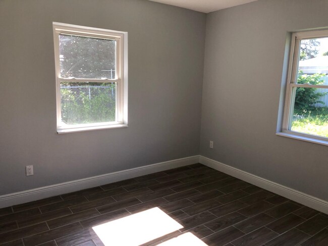 Building Photo - 204 W Floriland Ave