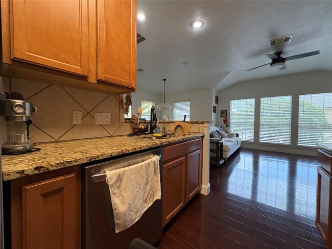 Foto del edificio - 16100 S Great Oaks Dr