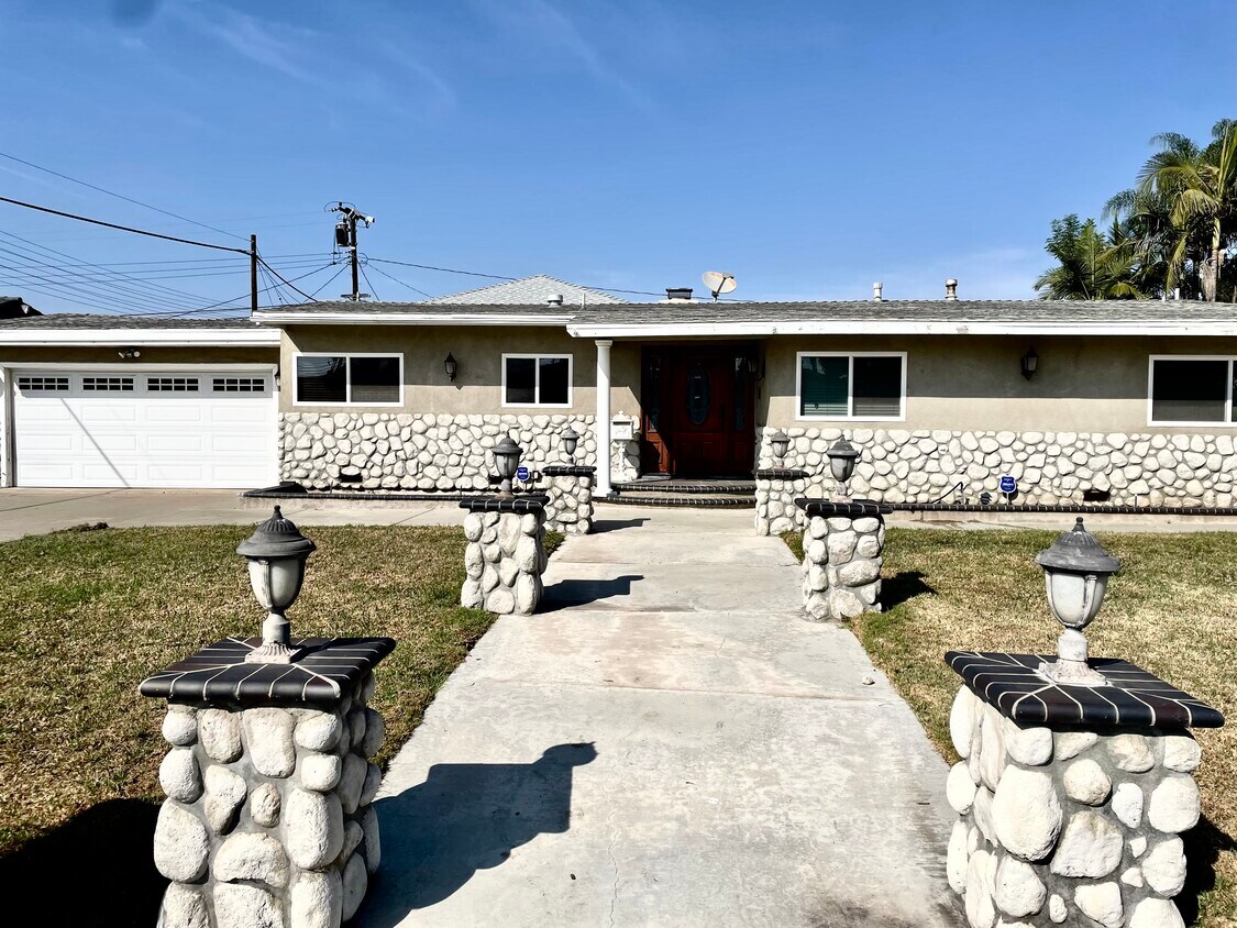 Foto principal - 8781 La Grand Ave