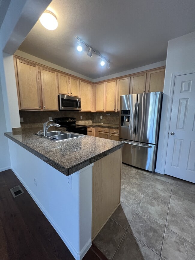 Building Photo - 121 McGregor Cir