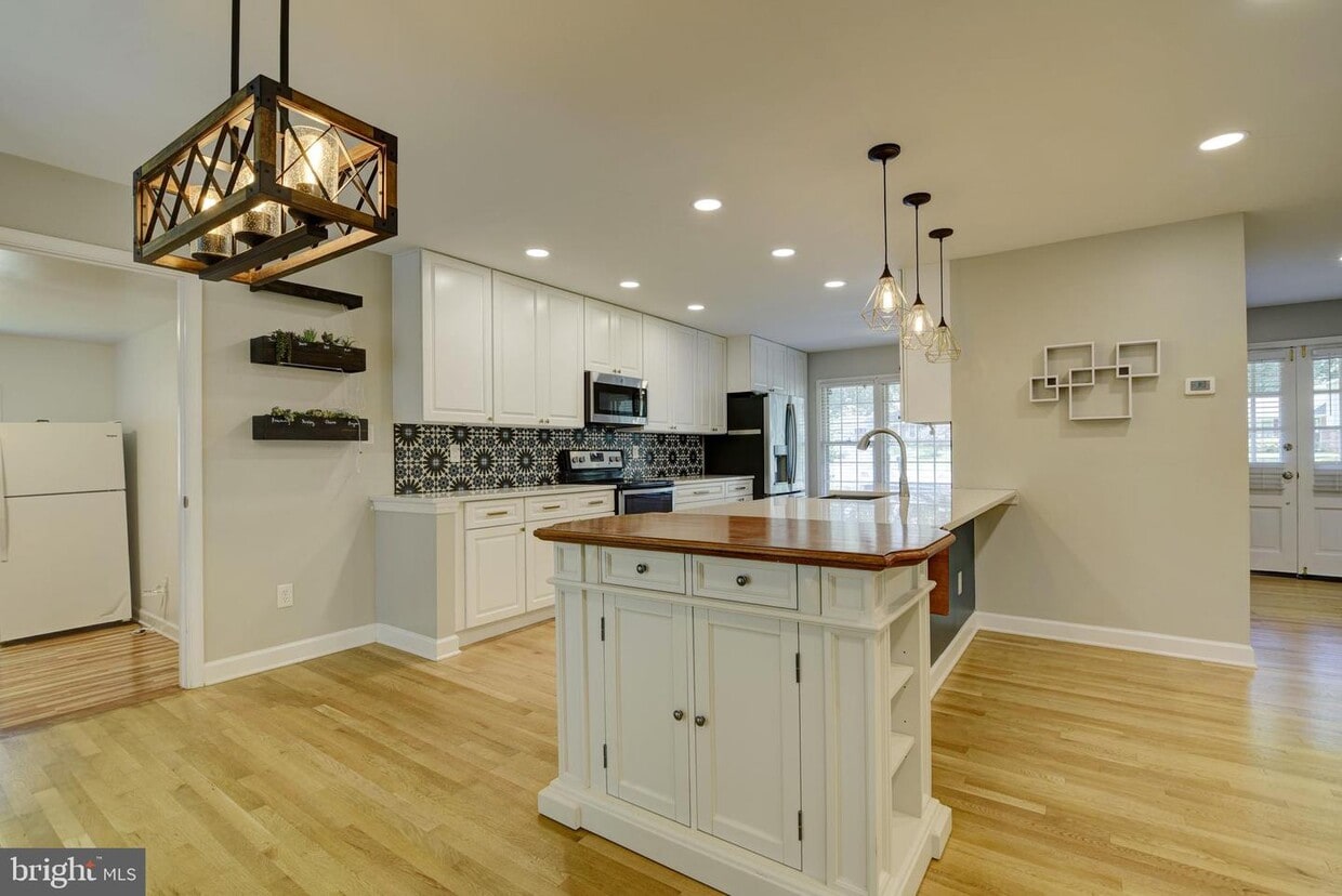 8521 Tysons Ct, Vienna, VA 22182 House Rental in Vienna, VA