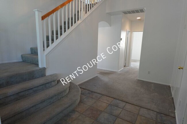 Foto del edificio - 5 Bedroom Two Story Home for Rent in West ...