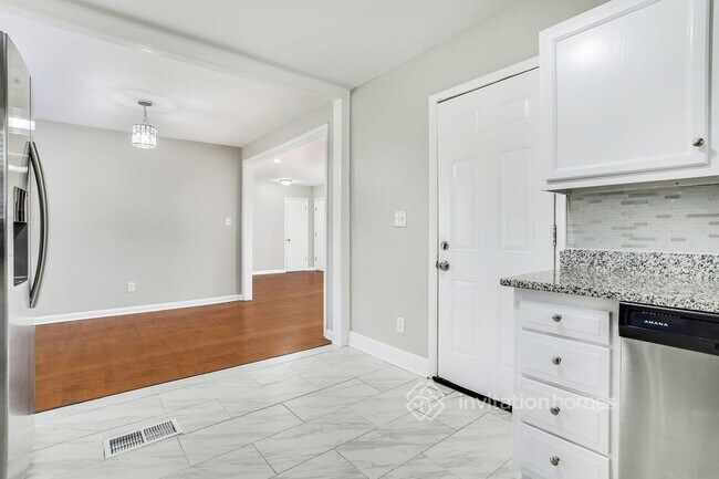 Foto del edificio - 3504 Misty Valley Rd
