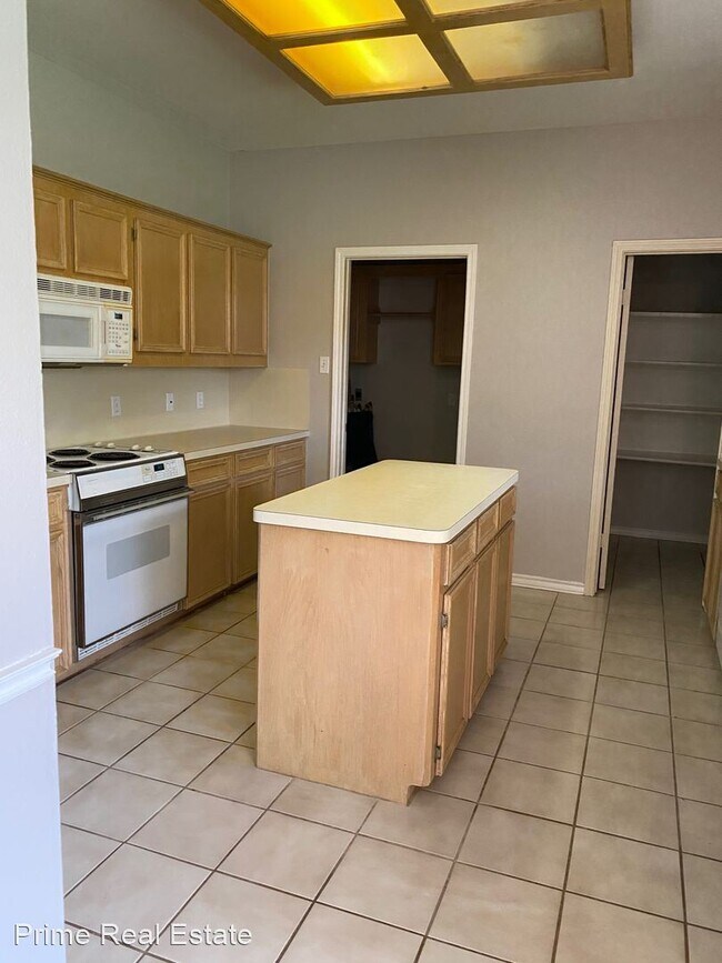 Foto del edificio - 4 br, 2.5 bath House - 5114 Queens Ct