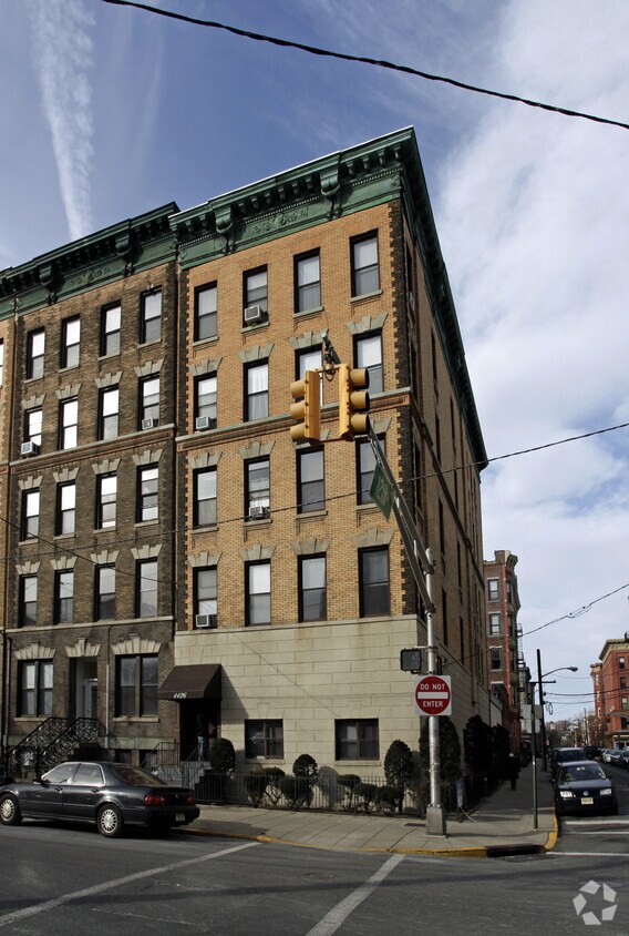 Foto del edificio - 1126 Hudson St