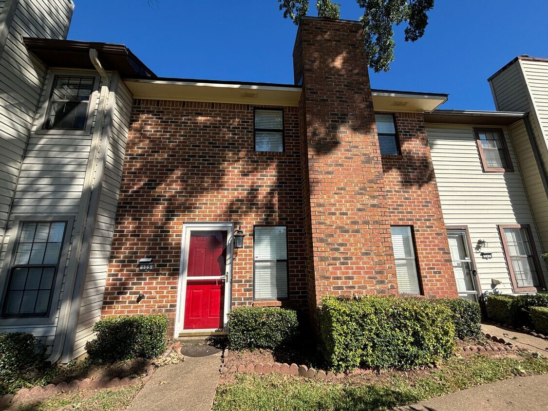 Primary Photo - Half off the first Full Months rent! Close...