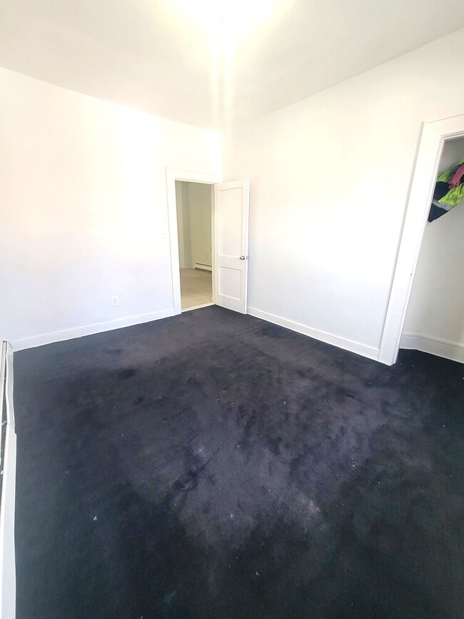 Building Photo - 54 Lindsley Pl