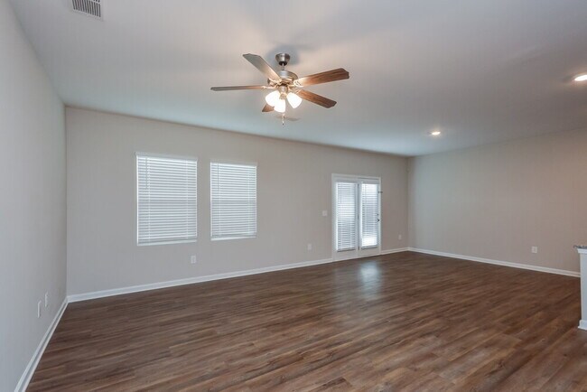 Building Photo - 3875 Place Dr