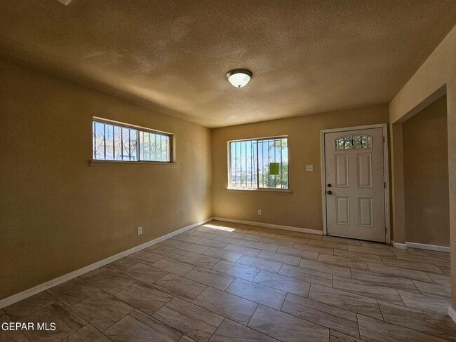 Foto del edificio - 6005 Tampa Ave