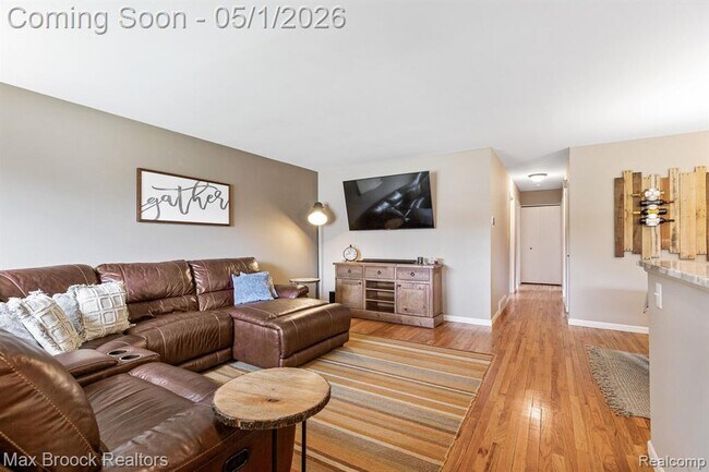 Building Photo - 3818 Edgeland Ave