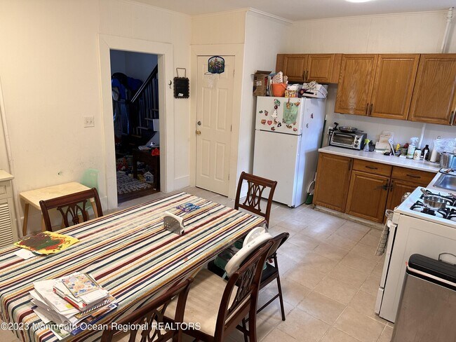 Building Photo - 211 9th Ave