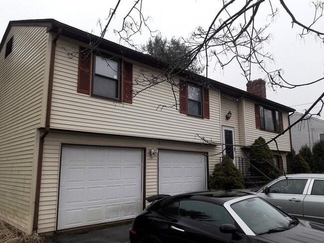 Building Photo - 606 Rye St