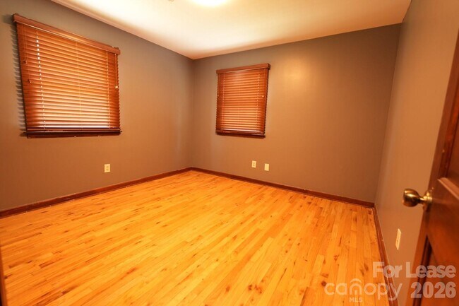 Foto del edificio - 5501 Biederbeck Dr