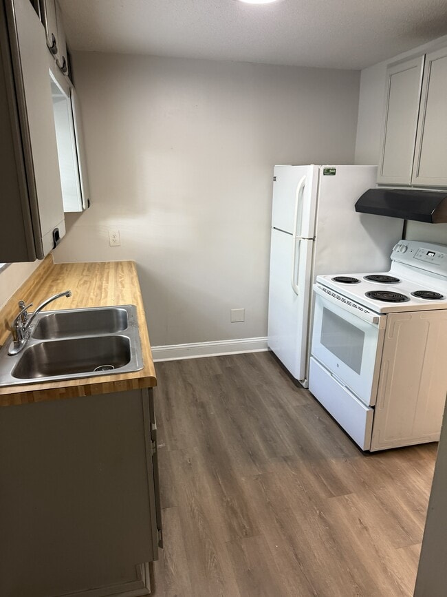 Building Photo - 3401 Hazelwood Ln