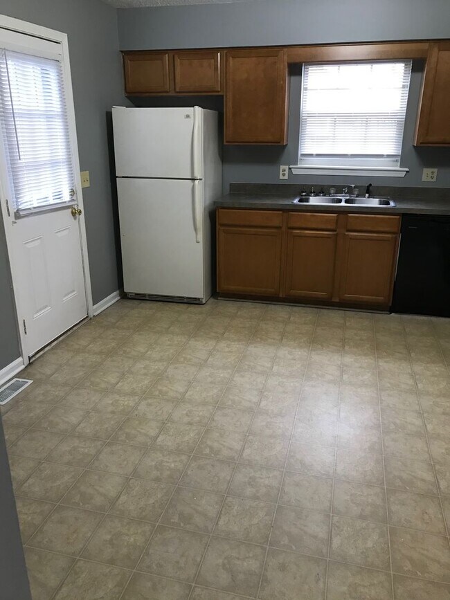 Foto del edificio - 1364 Leaning Tree Ln