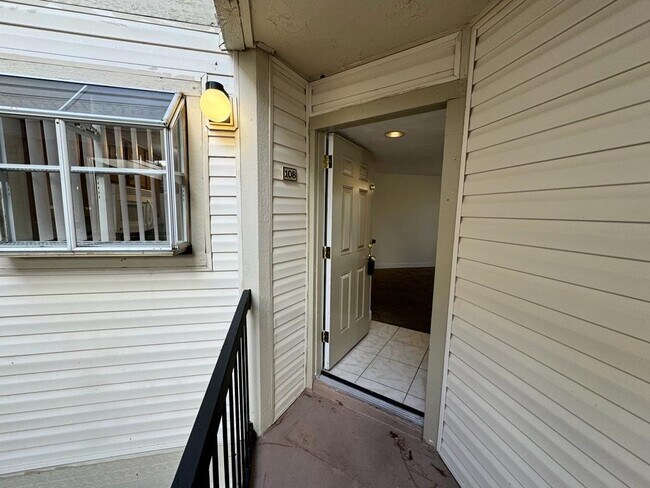 Foto del edificio - 1940 Lake Atriums Cir