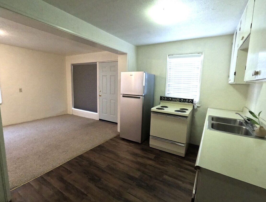 2320 S Solano Dr Unit C, Las Cruces, NM 88001 - Room for Rent in Las Cruces,  NM | Apartments.com