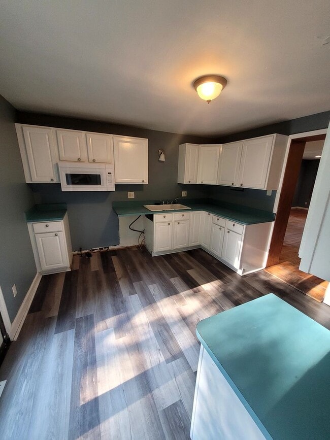 Building Photo - 4 Bedroom home in Roseville