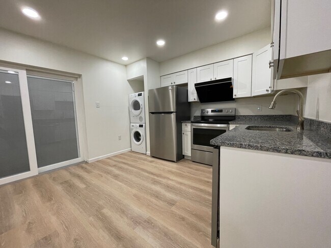 Building Photo - 3234 Niagara Sq