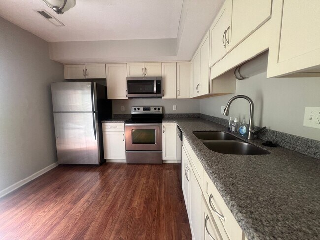 Foto del edificio - 1232 Van Voorhis Rd