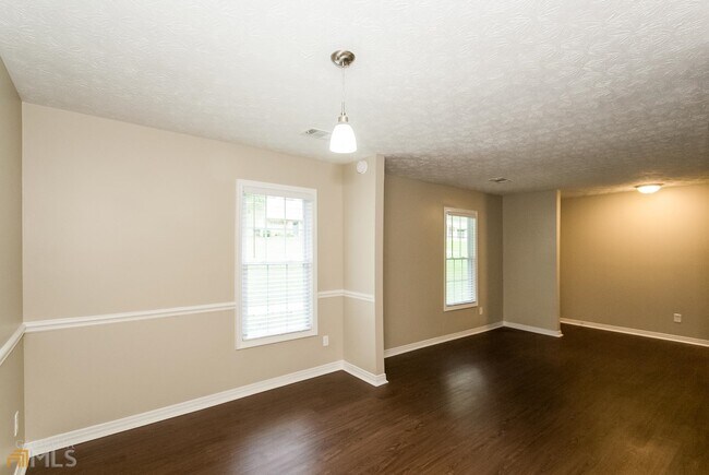 Building Photo - 5915 Seam St