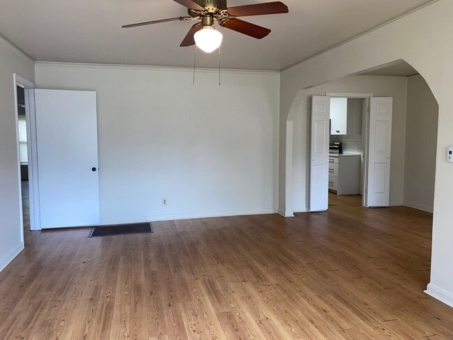 Building Photo - 2 BEDROOM NEAR SCOTT & WHITE