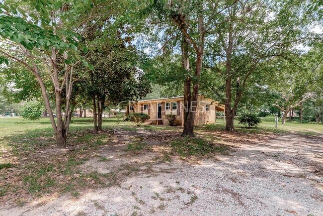 Building Photo - NOW OFFERING 1/2 MONTH FREE WITH SIGNED LE...