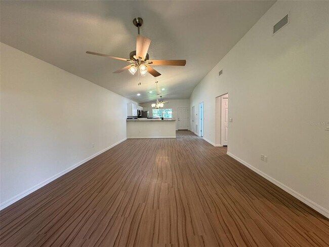 Foto del edificio - 8800 E Ogden Ln