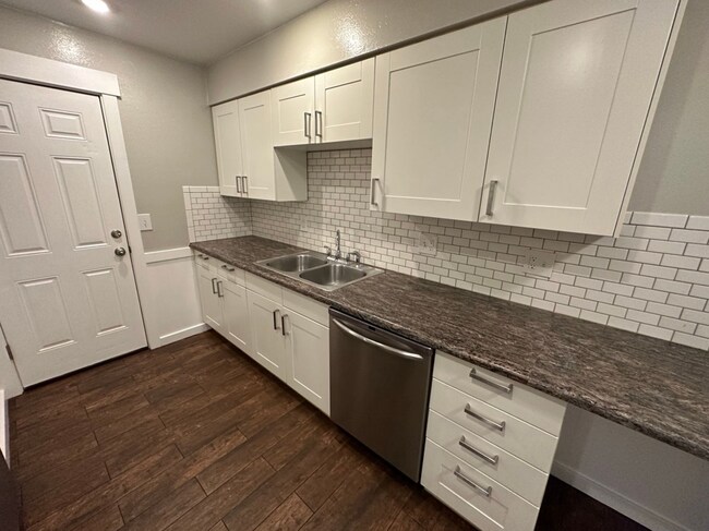 Foto del edificio - 5253 Meade St
