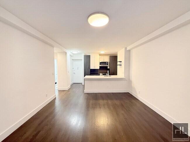 Foto del edificio - RENT STABILIZED | 2 BED 2BATH | 1036 SQFT | WEST END AVENUE