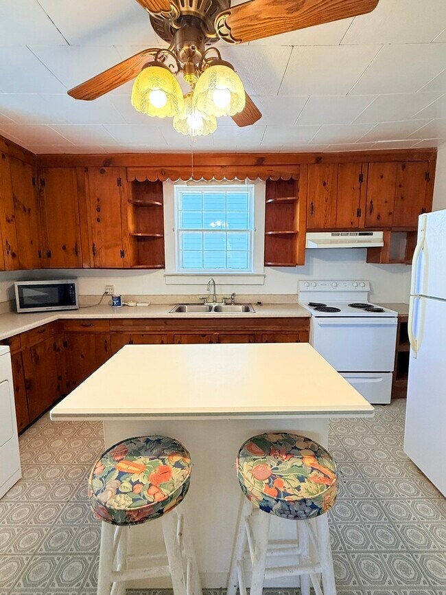 Foto del edificio - ADORABLE cottage close to everything!