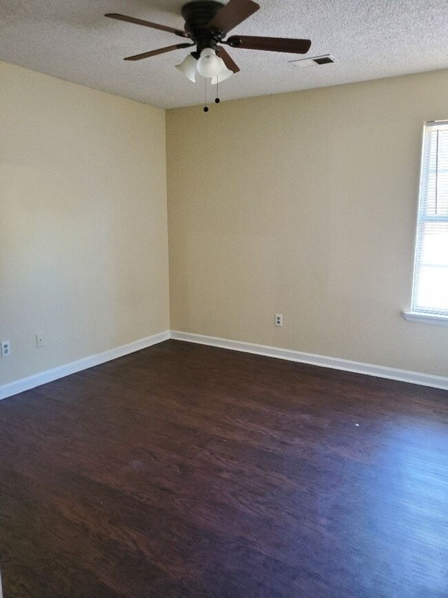 Building Photo - 639 Ed Beckham Rd