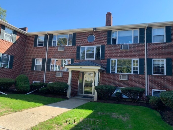 Primary Photo - 67 Grove St