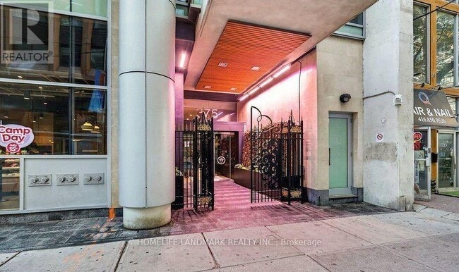 Building Photo - 375 King St W