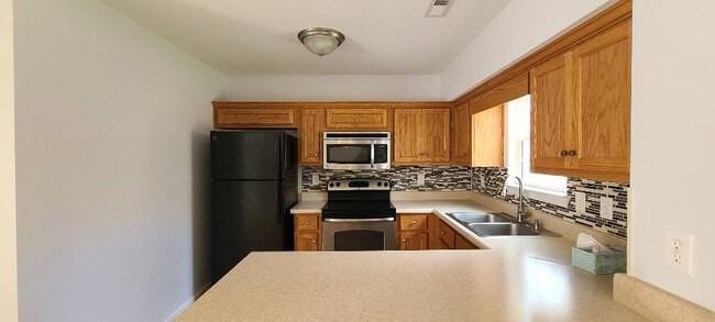 Building Photo - 42 Hunters Glen