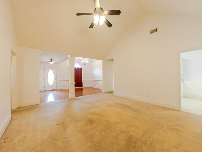 Building Photo - Grovetown Home!