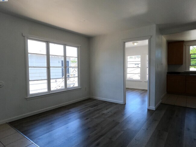 Foto del edificio - 7858 Bancroft Ave