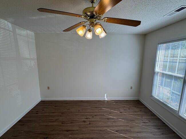 Foto del edificio - 986 8th Ave NW