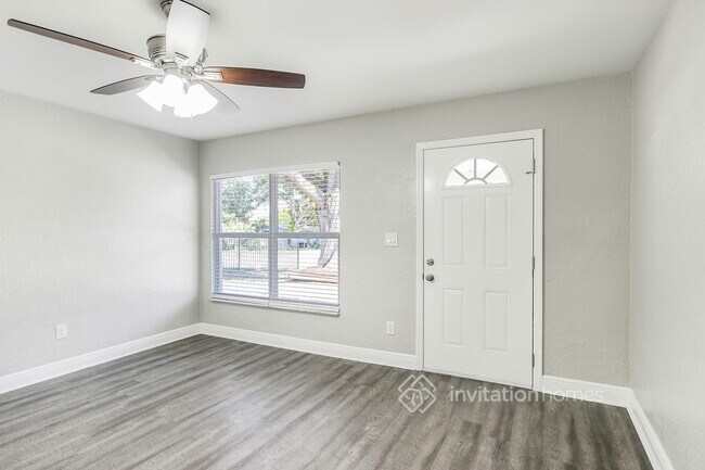 Foto del edificio - 1338 Boylan Ave