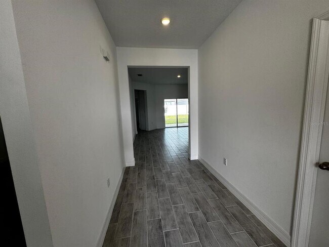 Building Photo - 1121 Sable Gln Dr