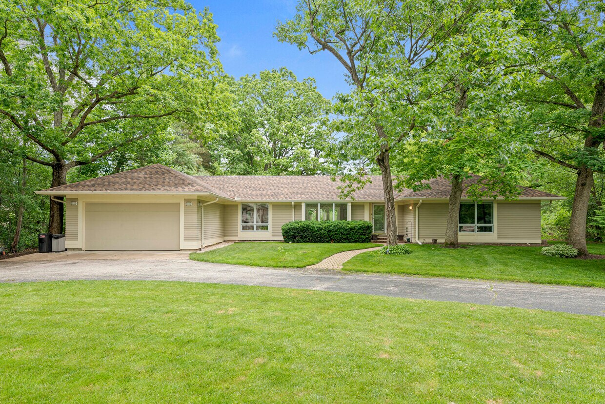 Primary Photo - 1355 Woodland Ln