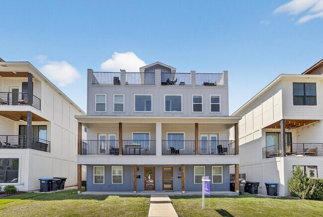 Building Photo - 3204 Forest Park Blvd