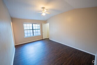 Building Photo - 402 Sims Dr