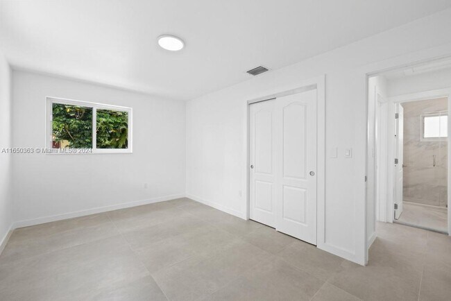 Foto del edificio - 2827 SW 24th St