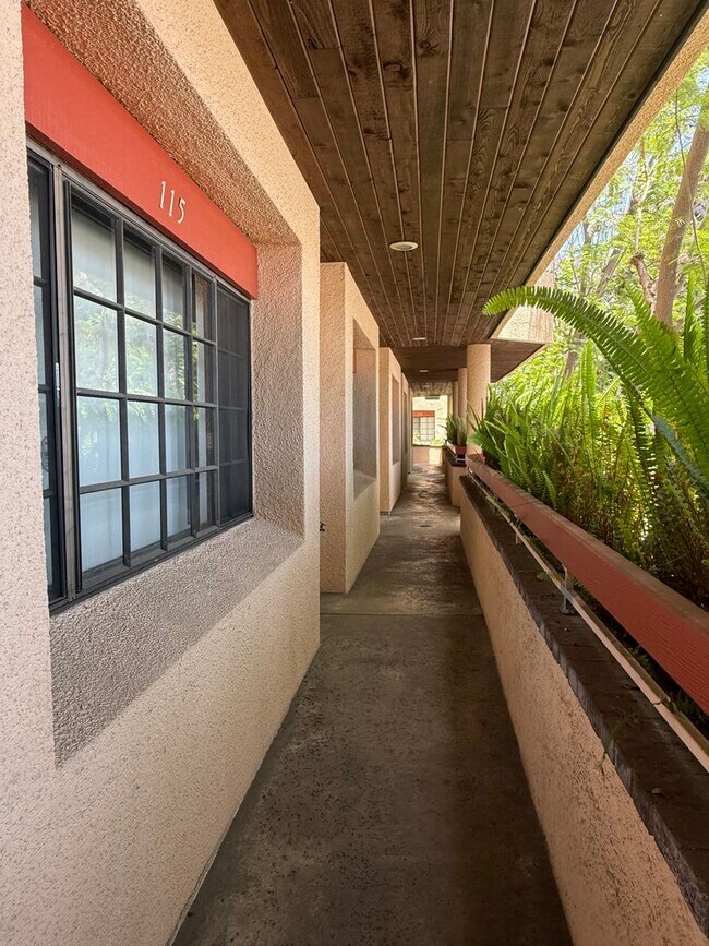 Foto del edificio - 1 Bed / 1 Bath Gem